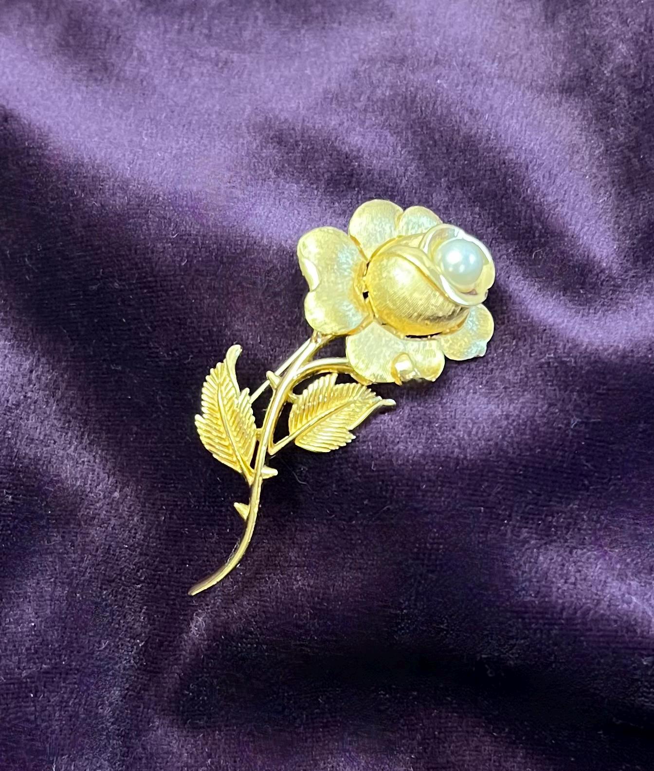 Trifari flower brooch - Etsy 日本