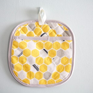 yellow honeycomb oven mitt potholder kitchenware under50 image 1