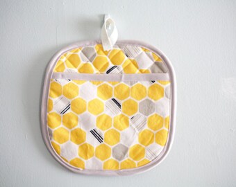 yellow honeycomb oven mitt potholder kitchenware under50