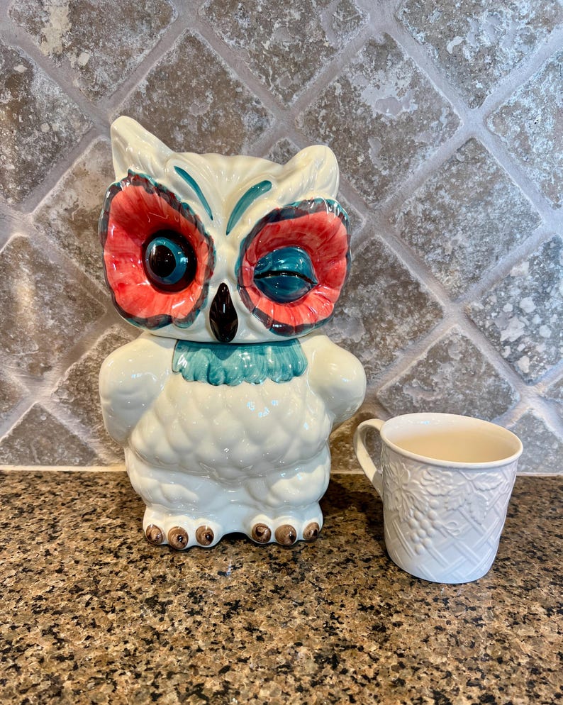 Anthropologie “A Real Hoot” Owl Cookie Jar | Winking Owl Ceramic Canister | Retired bild 2