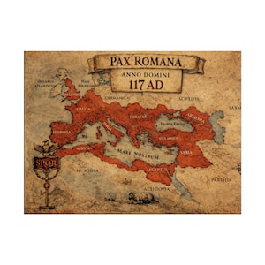 Op de afbeelding: Een vintage kaart van het Romeinse Rijk in 117 na Christus, met de tekst "Pax Romana". De gebieden van het rijk zijn rood op een sepia-achtergrond weergegeven, met Latijnse plaatsnamen.