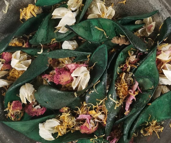 Gardenia Handcrafted Potpourri with refresher oil