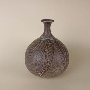 Puerto Rico Studio Pottery Vase – Hand‑Carved Leaves – Signed on Base – Mid Century Caribbean Folk Art