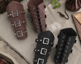 Middeleeuwse leren armbracers, veterschoenen, renaissance LARP-polsboeien, piraten-cosplaypantser
