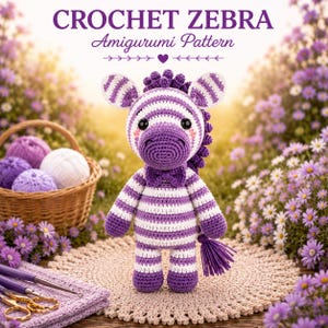 Pode incluir: Uma zebra amigurumi de crochê com listras roxas e brancas, uma gravata borboleta roxa e uma cauda com borla. O texto "CROCHET ZEBRA Amigurumi Pattern" está no topo. Uma cesta de fios e ferramentas de crochê no fundo.