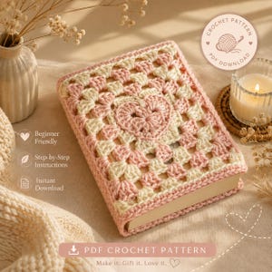 Könnte beinhalten: Ein rechteckiger Buchumschlag aus gehäkeltem Garn in abwechselnden Farbtönen von zartem Rosa und Creme mit einem zentralen Herzmotiv. Der Umschlag enthält den Text "CROCHET PATTERN PDF DOWNLOAD", "Beginner Friendly", "Step-by-Step Instructions", "Instant Download" und "PDF CROCHET PATTERN. Make it. Gift it. Love it."