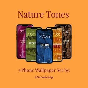 Puede incluir: Un fondo naranja con cinco teléfonos inteligentes que muestran diferentes fondos de pantalla con temas de la naturaleza. Los fondos de pantalla presentan colores como el burdeos, el verde, el azul, el amarillo y el marrón. El texto de la imagen dice "Nature Tones" y "5 Phone Wallpaper Set by: @ Nita Studio Design."
