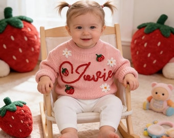 Uroczy sweterek dla niemowląt w truskawki, sweterek z własnym imieniem, idealny prezent dla noworodka, spersonalizowany, ręcznie haftowany sweterek dla niemowląt,