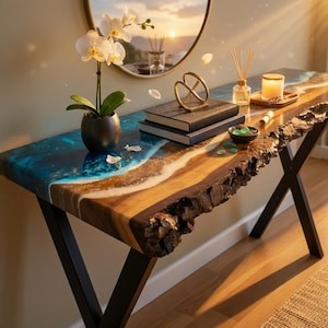 Può includere: Una consolle con bordo vivo con piano in resina epossidica blu e bianca, che ricorda le onde dell'oceano. Il tavolo ha gambe in metallo nero ed è decorato con libri, una candela e una piccola orchidea.