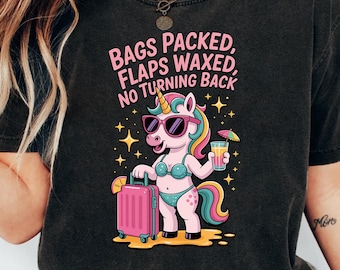 Unicornio divertido de vacaciones PNG, diseño de cita encerada con solapas de bolsas llenas, gráfico de humor de viajes, archivo PNG de sublimación