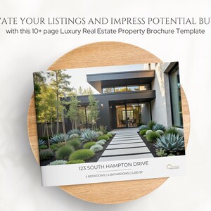 K&ouml;nnte beinhalten: Eine Brosch&uuml;renvorlage f&uuml;r Luxusimmobilien. Die Brosch&uuml;re zeigt ein modernes Haus mit einem angelegten Garten. Der Text auf der Brosch&uuml;re lautet "ELEVATE YOUR LISTINGS AND IMPRESS POTENTIAL BUYERS" und "123 SOUTH HAMPTON DRIVE". Die Brosch&uuml;re liegt auf einem Holzbrett.
