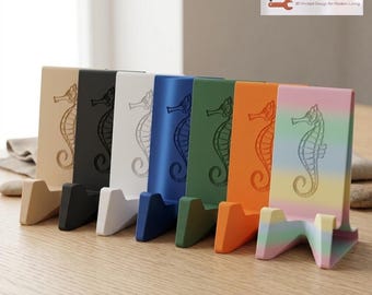Soporte para teléfono con forma de caballito de mar / Soporte para smartphone con diseño costero grabado / Accesorio de escritorio impreso en 3D / Decoración tecnológica para casas de playa de Hacking Home