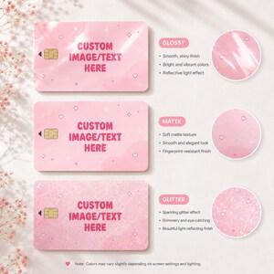 Puede incluir: Tarjetas rosas personalizadas con opciones de acabado brillante, mate y con purpurina. Cada tarjeta tiene espacio para imagen y texto personalizados. La tarjeta brillante tiene un acabado brillante, la mate tiene una textura suave y la tarjeta con purpurina brilla.