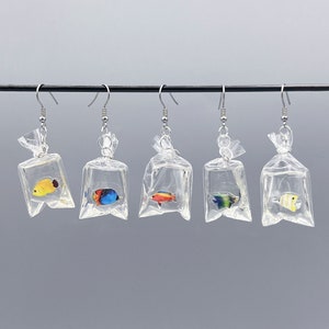 Boucles d'oreilles poisson tropical dans un sac Set of 5