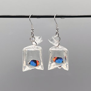 Boucles d'oreilles poisson tropical dans un sac Blue