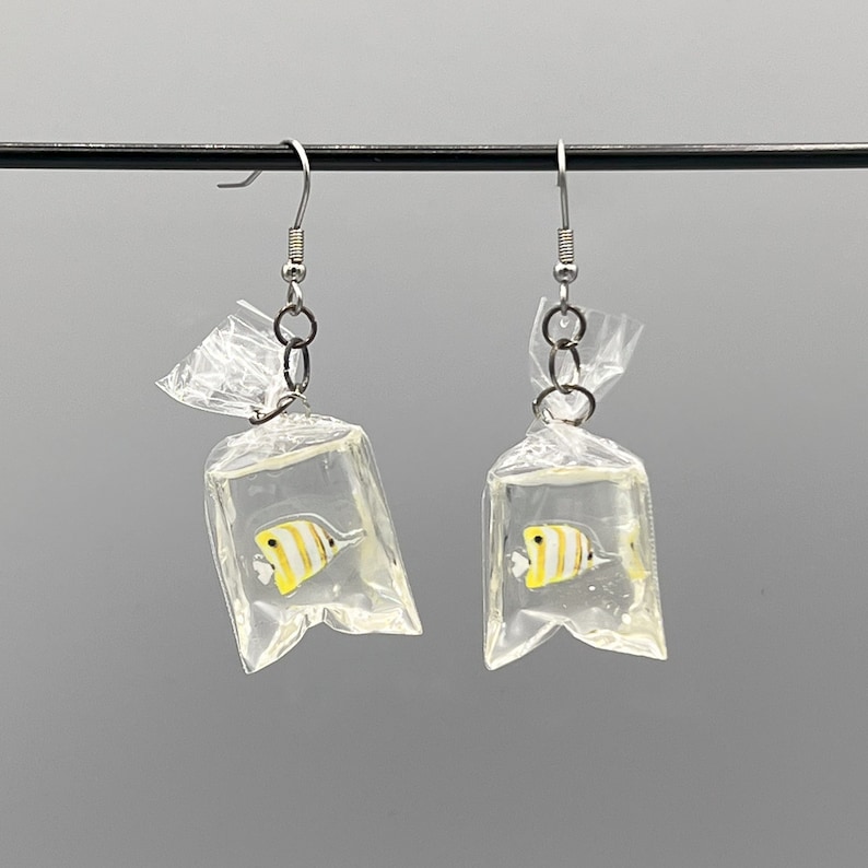 Boucles d'oreilles poisson tropical dans un sac Yellow