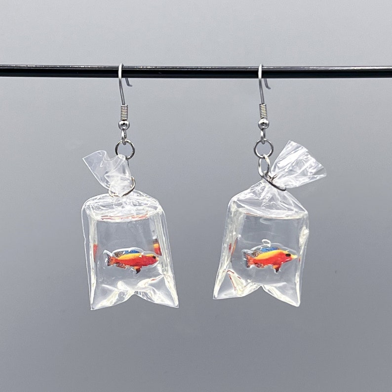 Boucles d'oreilles poisson tropical dans un sac Orange