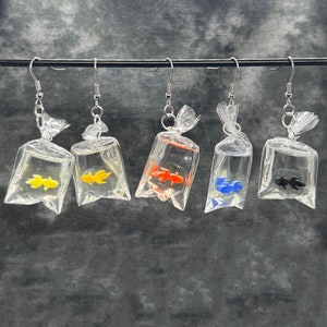 Boucles d'oreilles poisson dans un sac