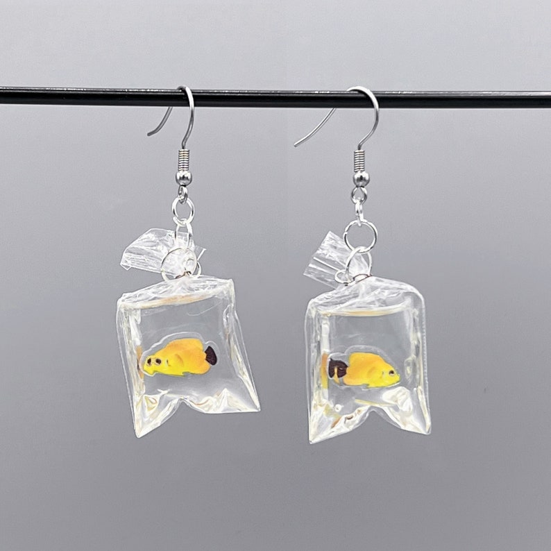 Boucles d'oreilles poisson tropical dans un sac Gold