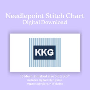 Puede incluir: Un gráfico de punto de cruz digital con el texto "Needlepoint Stitch Chart Digital Download". El diseño presenta un patrón de rayas azules y blancas con las letras "KKG" en un rectángulo azul marino. El tamaño final es de 9,1 x 9,1 cm.