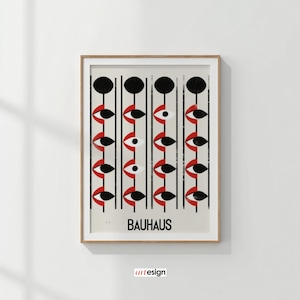 Könnte beinhalten: Ein gerahmter Bauhaus-Kunstdruck mit einem sich wiederholenden Muster aus schwarzen Kreisen, roten Lippen und schwarzen und weißen Augen. Das Wort "BAUHAUS" ist unten in Schwarz gedruckt. Der Druck ist in einem hellen Rahmen.