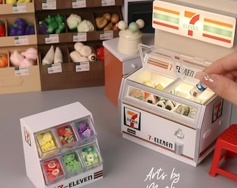 Miniatyr 711 kylskåp med ljus från Japan