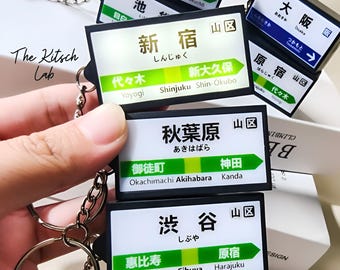 Japansk tågstation ljuslåda nyckelring | JR Sign, Tokyo, Osaka, Shibuya akryl souvenir