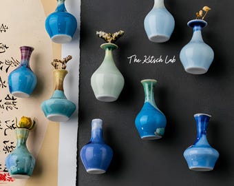 Handglaserad miniatyrvas i porslin – dockhustillbehör i skala 1:12, zen-dekor för skrivbordet