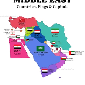 Può includere: Una mappa del Medio Oriente con i contorni dei paesi in vari colori. Ogni paese è etichettato con il suo nome, la capitale e la bandiera. Il titolo recita "MIDDLE EAST Countries, Flags & Capitals".