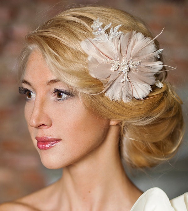 Blush pink bridal feather headpiecebridesmaid fascinator | Etsy
