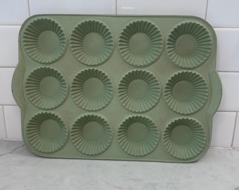 Vintage Cast Aluminum Muffin Pan – 12 Cup Sage Green Fluted Tart Tin