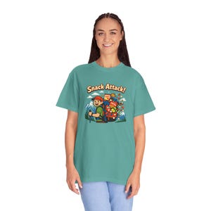 Snack Attack ryggsäcks-T-shirt för vandring | camping-t-shirt med grafik och snacks bild 18