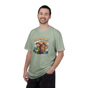 Snack Attack ryggsäcks-T-shirt för vandring | camping-t-shirt med grafik och snacks bild 14