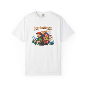 Snack Attack ryggsäcks-T-shirt för vandring | camping-t-shirt med grafik och snacks bild 2