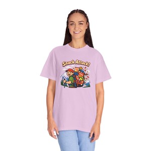 Snack Attack ryggsäcks-T-shirt för vandring | camping-t-shirt med grafik och snacks bild 16