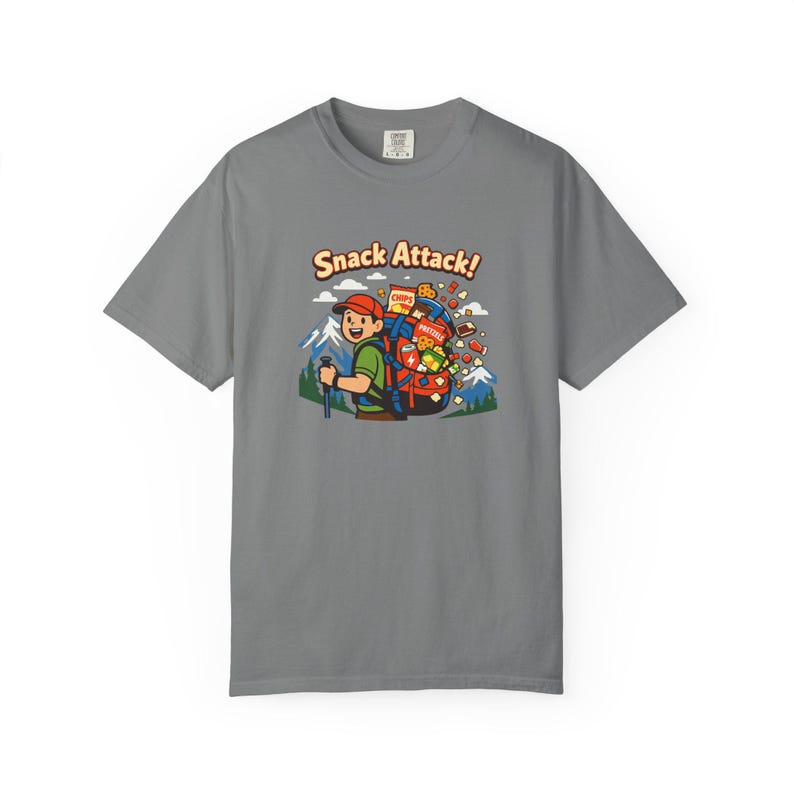 Snack Attack ryggsäcks-T-shirt för vandring | camping-t-shirt med grafik och snacks bild 3