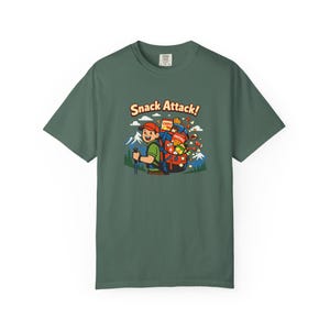 Snack Attack ryggsäcks-T-shirt för vandring | camping-t-shirt med grafik och snacks bild 5