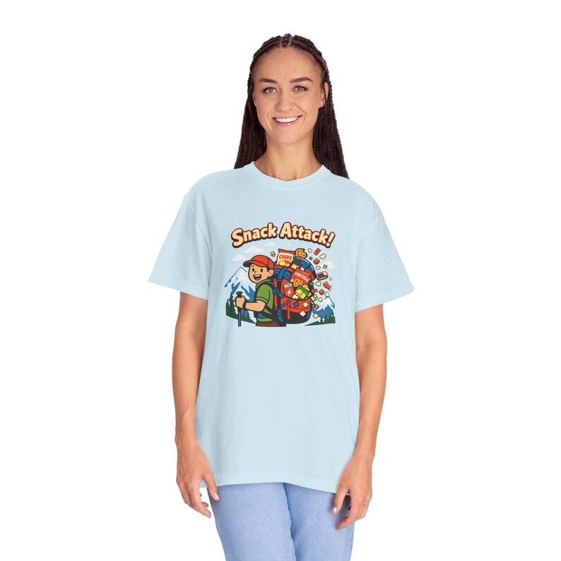 Snack Attack ryggsäcks-T-shirt för vandring | camping-t-shirt med grafik och snacks bild 17