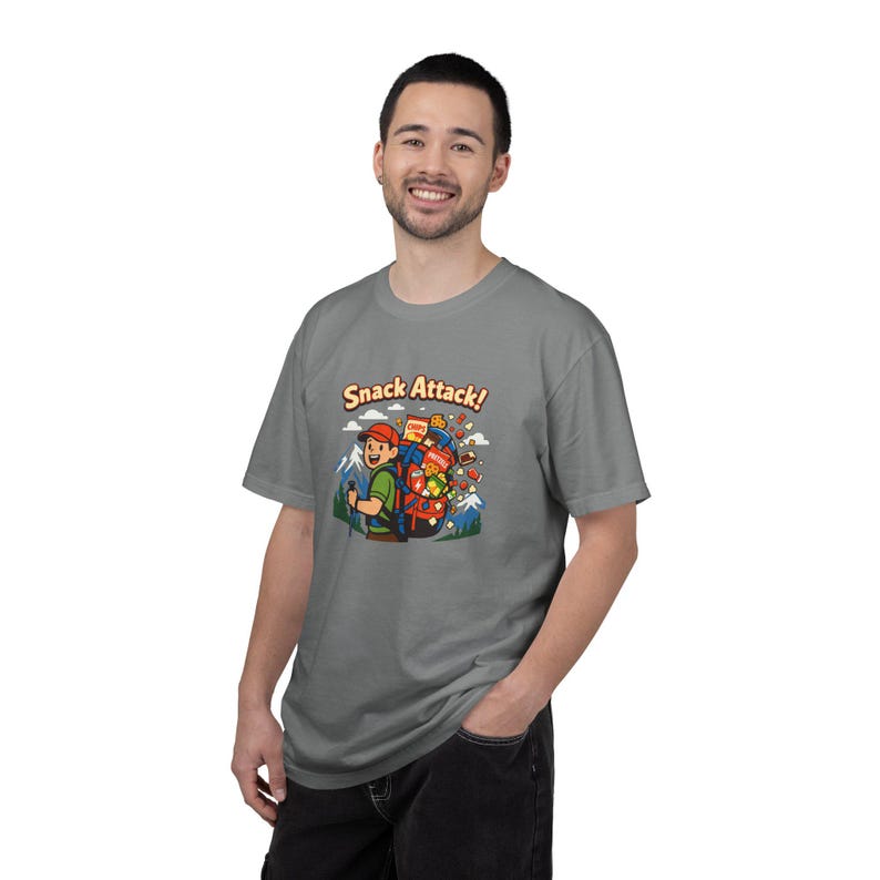 Snack Attack ryggsäcks-T-shirt för vandring | camping-t-shirt med grafik och snacks bild 13