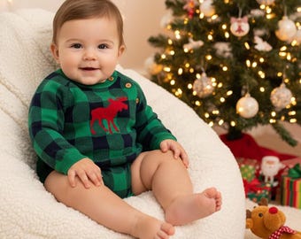 Body de bebê em tricô xadrez verde festivo com detalhe de alce, conjunto combinando para irmãos na manhã de Natal, macacão infantil para as festas de inverno.