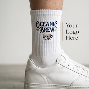 Personliga broderade strumpor | Anpassad logotyp, namn, initialbroderi, monogramstrumpa