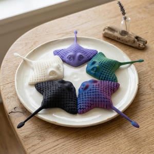 Brinquedo antiestresse de arraia manta texturizada impressa em 3D – Estatueta de animal marinho para usar na mesa