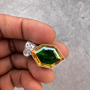 Natürlicher 44.10 Ct Bi-Color Pitambari Saphir Fancy AGL Zertifiziert925 Silber Anhänger Edelstein