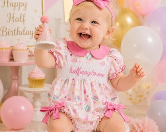 Auf halbem Weg zu einem Outfit Mädchen, 6 Monate Geburtstags-Strampler, halber Geburtstag-Baby-Mädchen-Kleidung, rosa Cupcake Smocked Bubble Romper, Meilenstein-Foto