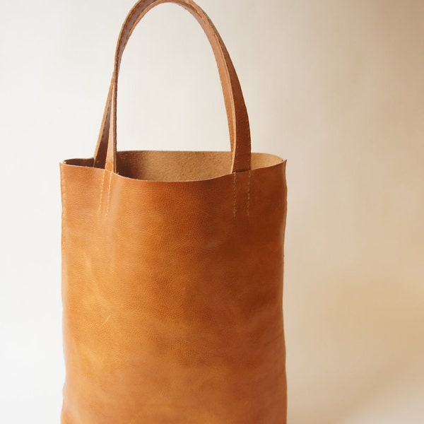 Simple Leather Tote - Cognac