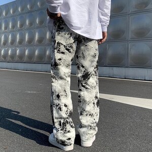 Printed Loose Jeans | Elastic Waist Denim Pants | Streetwear Casual Trousers | Y2K Urban Outfit

printed loose elastic waist denim jeans with streetwear casual outfit and sneakers