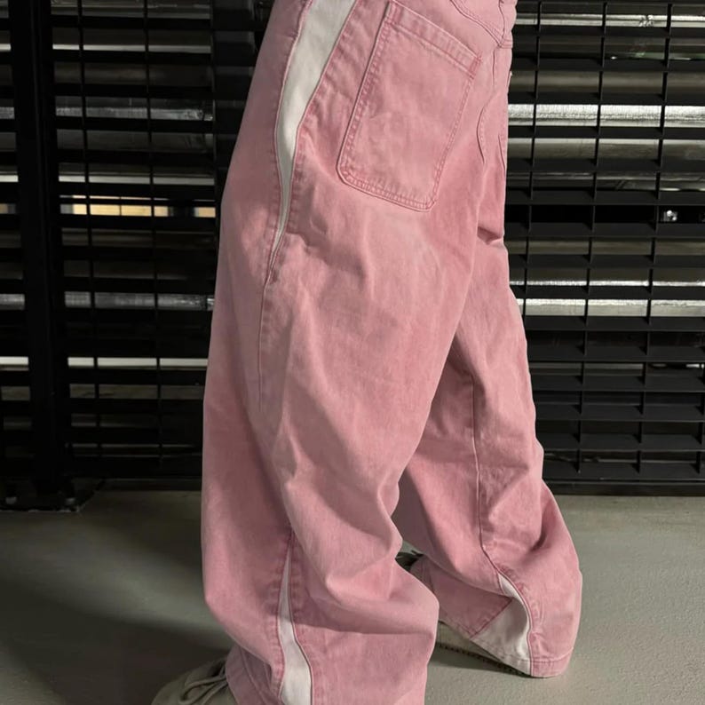 Splicing Wide Leg Jeans | Washed Loose Denim Pants | Retro Y2K Streetwear Style 

Splicing wide leg jeans with a retro washed design and loose fit silhouette, styled for streetwear outfits and casual everyday wear with a modern relaxed look.