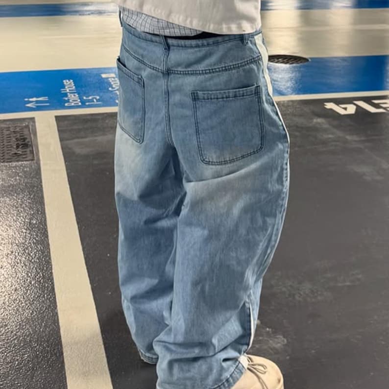 Splicing Wide Leg Jeans | Washed Loose Denim Pants | Retro Y2K Streetwear Style 

Splicing wide leg jeans with a retro washed design and loose fit silhouette, styled for streetwear outfits and casual everyday wear with a modern relaxed look.