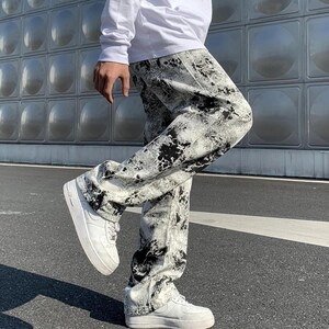 Printed Loose Jeans | Elastic Waist Denim Pants | Streetwear Casual Trousers | Y2K Urban Outfit

printed loose elastic waist denim jeans with streetwear casual outfit and sneakers