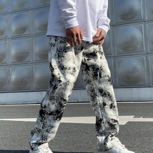 Printed Loose Jeans | Elastic Waist Denim Pants | Streetwear Casual Trousers | Y2K Urban Outfit

printed loose elastic waist denim jeans with streetwear casual outfit and sneakers